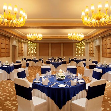 Radisson Blu Hotel New Delhi Dwarka Restaurace fotografie The Imperial Ball Room