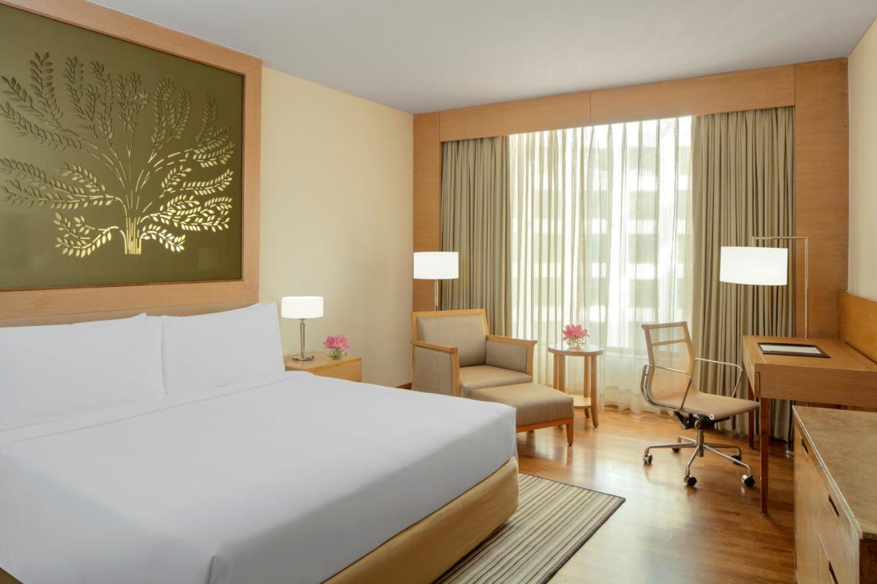 Radisson Blu Hotel New Delhi Dwarka Exteriér fotografie A room at the Taj Bengal