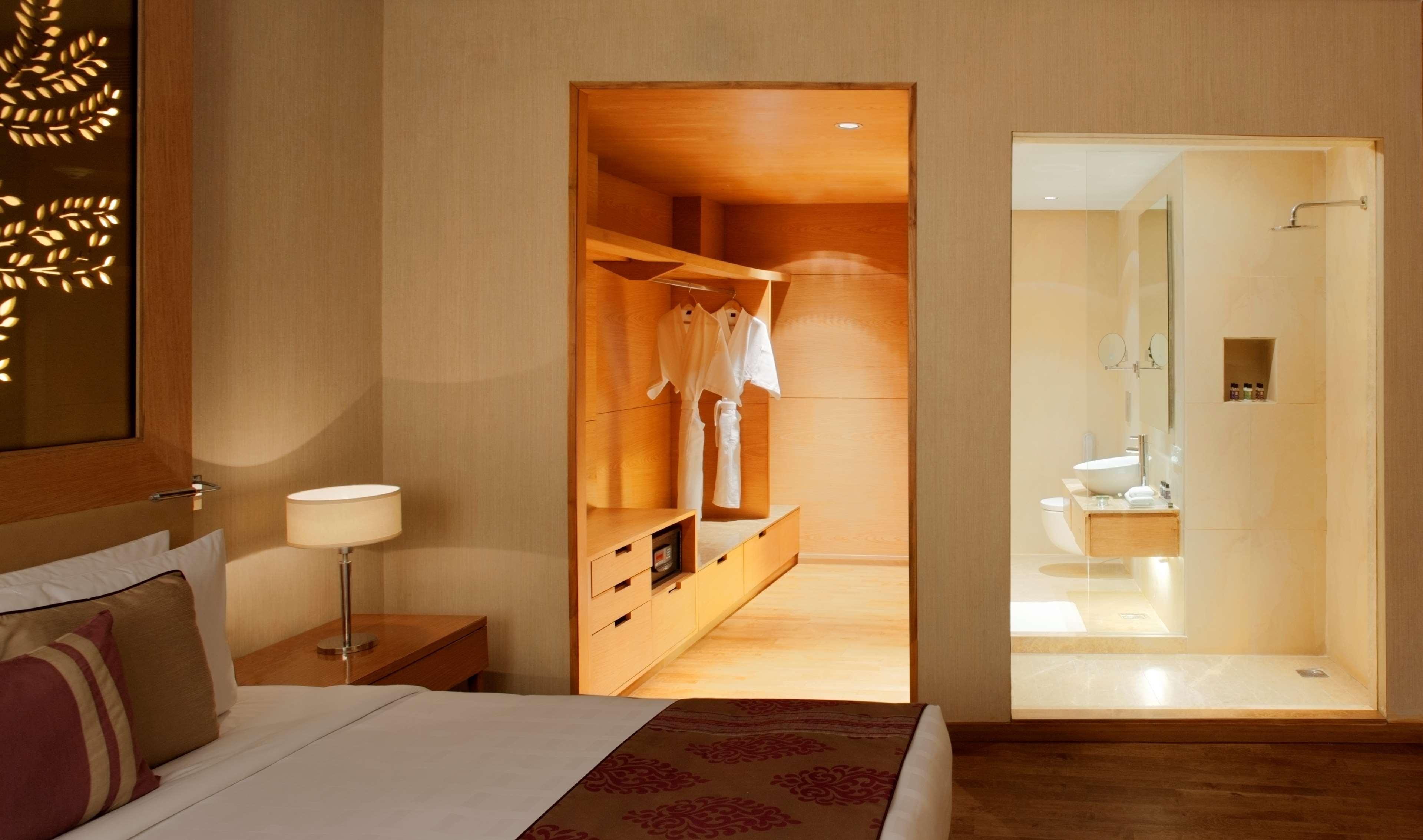 Radisson Blu Hotel New Delhi Dwarka Pokoj fotografie A room at the hotel