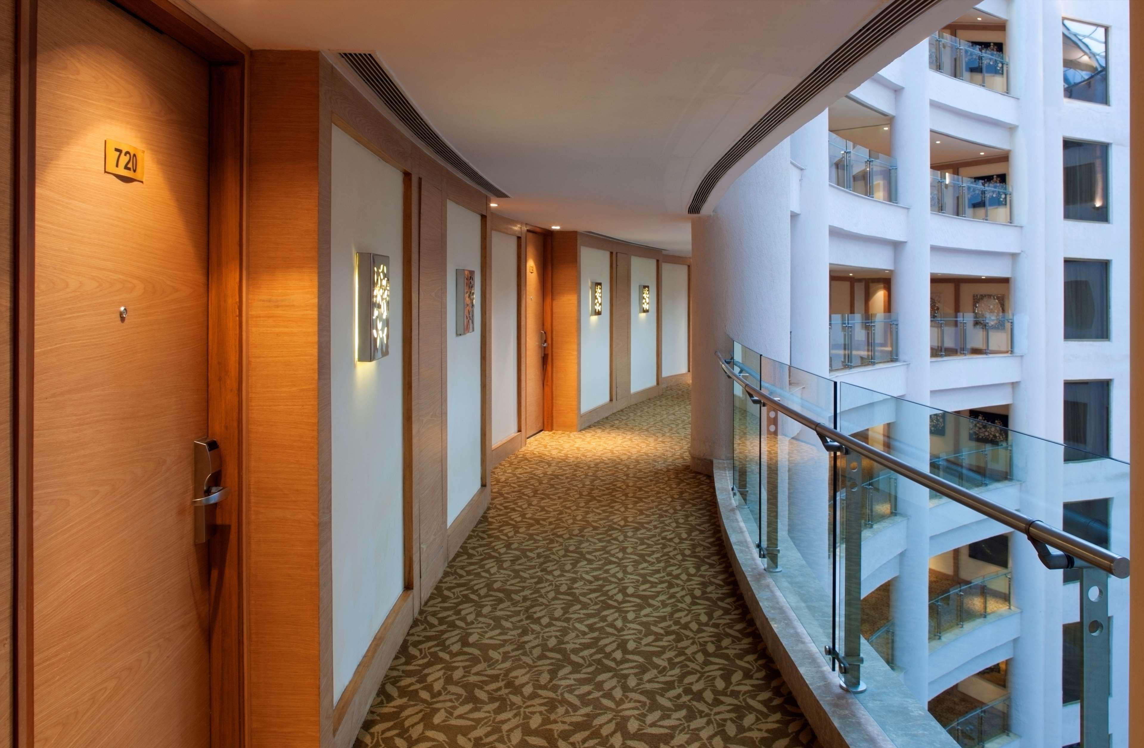 Radisson Blu Hotel New Delhi Dwarka Interiér fotografie A corridor