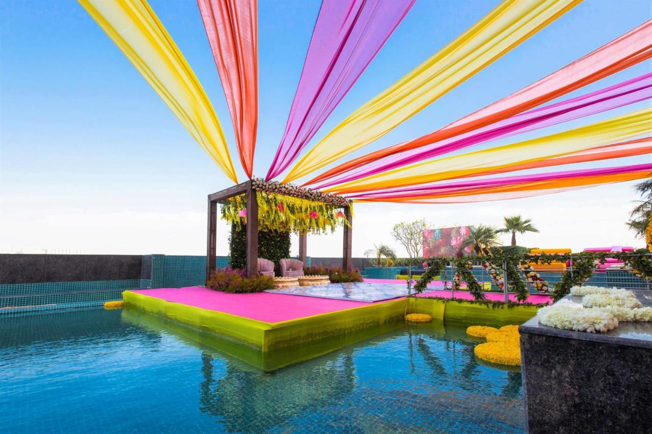 Radisson Blu Hotel New Delhi Dwarka Exteriér fotografie A mandap at a wedding