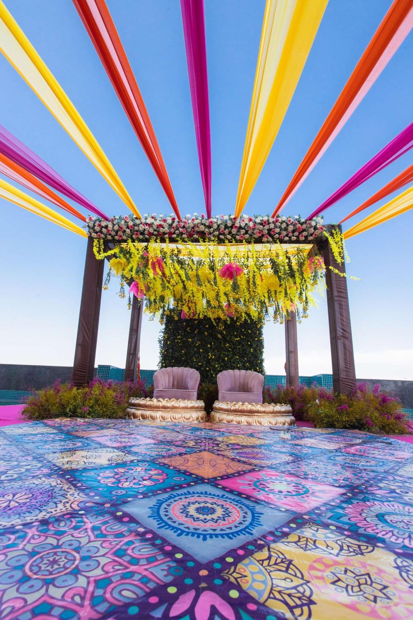 Radisson Blu Hotel New Delhi Dwarka Exteriér fotografie Mandap decorated with flowers
