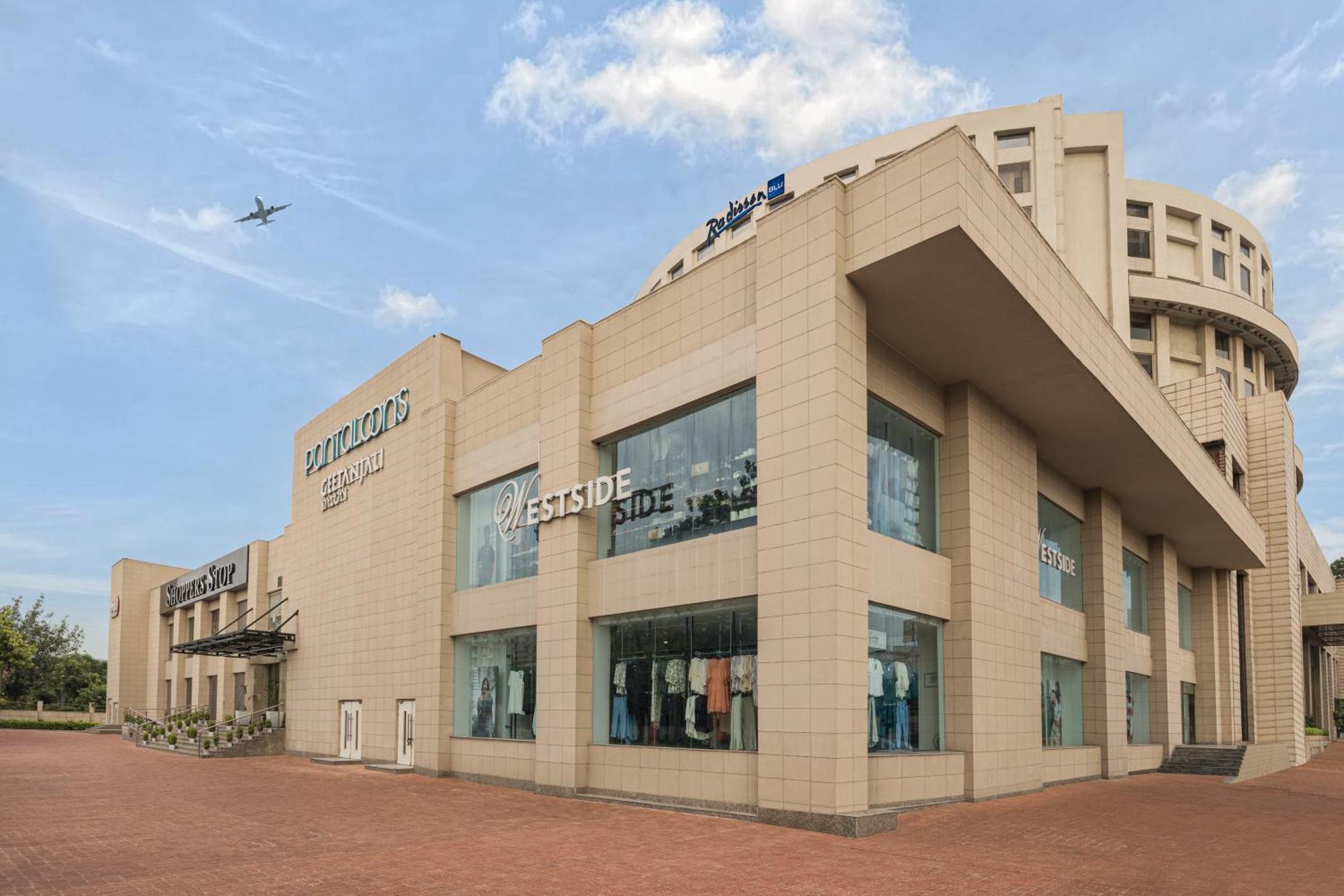 Radisson Blu Hotel New Delhi Dwarka Exteriér fotografie Westside, a lifestyle retail store in India