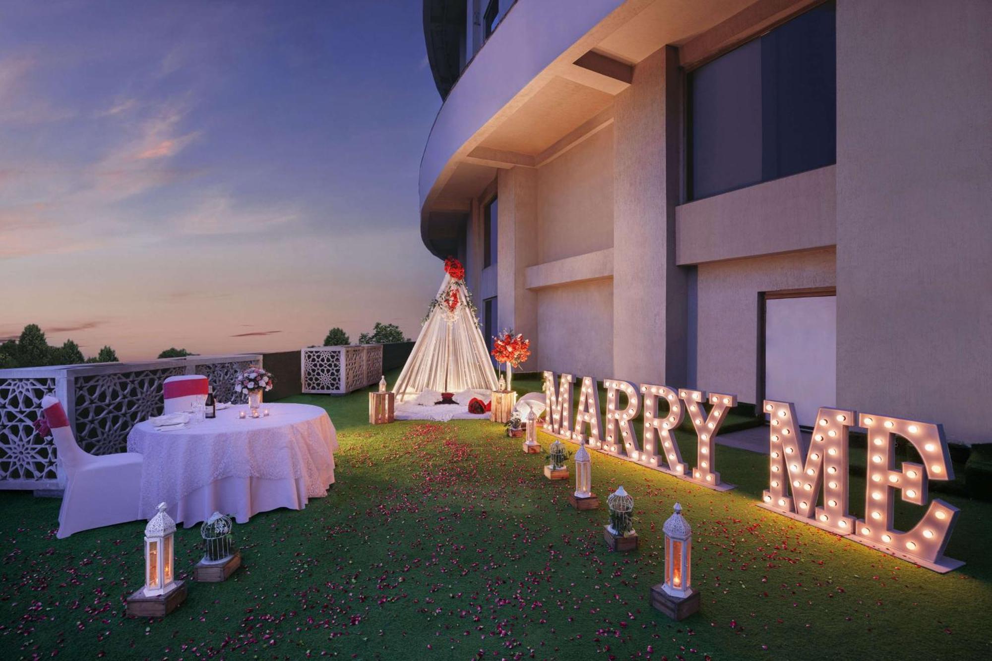 Radisson Blu Hotel New Delhi Dwarka Exteriér fotografie The Sky Garden
