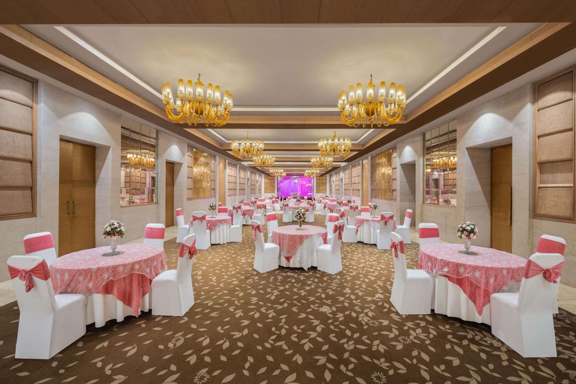 Radisson Blu Hotel New Delhi Dwarka Exteriér fotografie The Grand Ballroom
