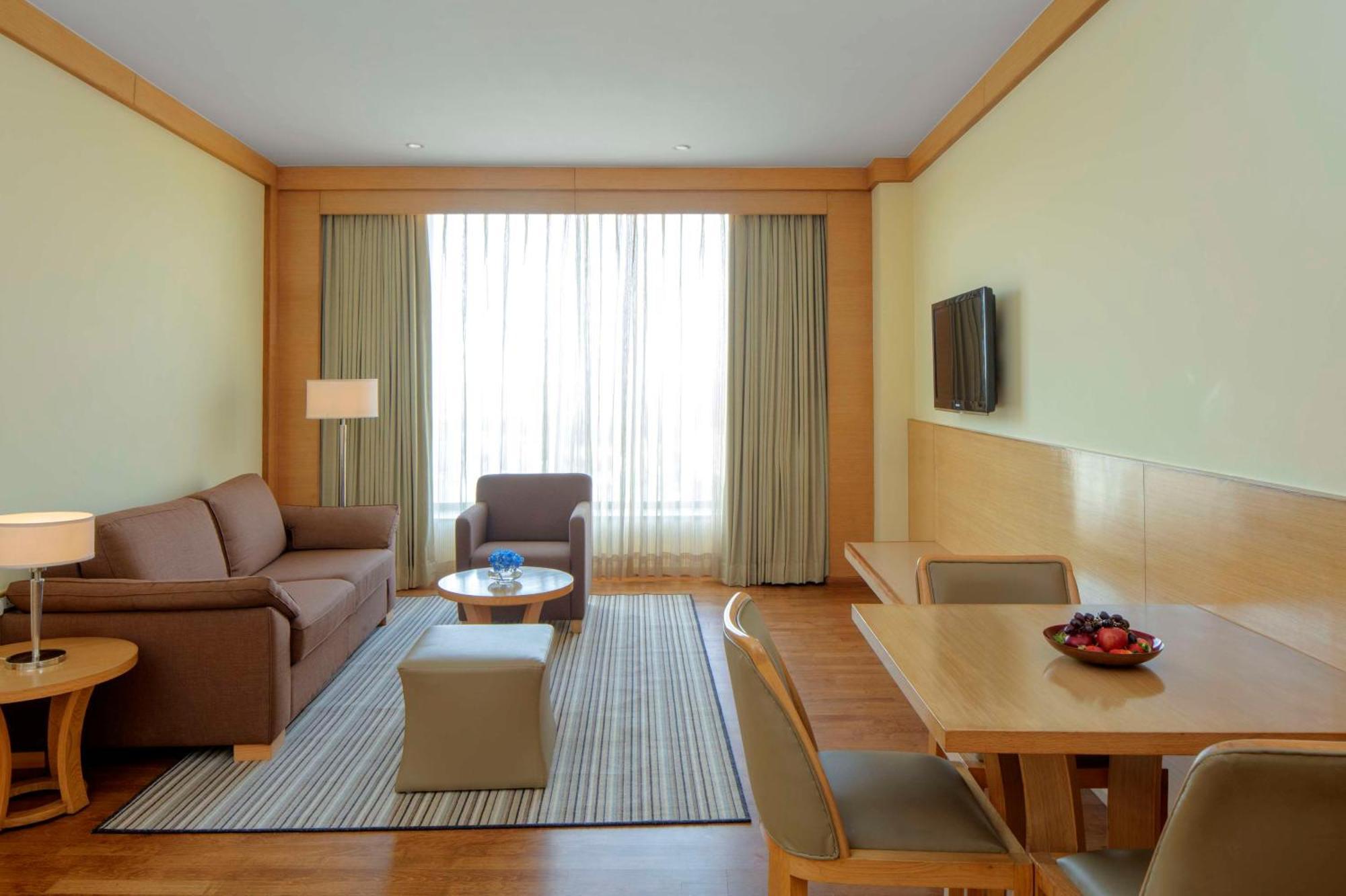 Radisson Blu Hotel New Delhi Dwarka Exteriér fotografie A living room at the Park