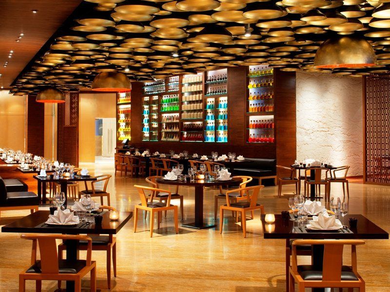 Radisson Blu Hotel New Delhi Dwarka Exteriér fotografie The interior of the restaurant